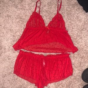 Daisy Fuentes - size Medium - red with hearts sleep set